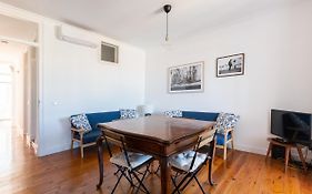 White & Blue Vintage Home In Graca