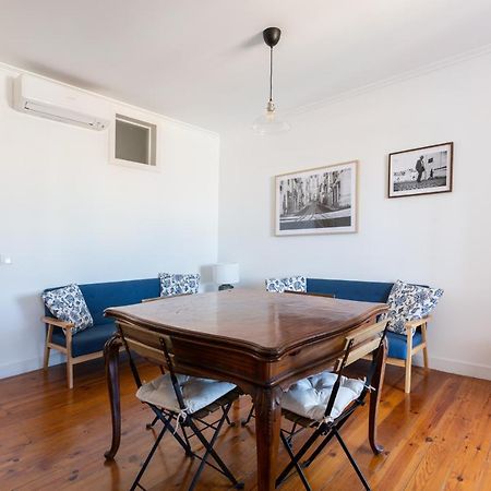 White & Blue Vintage Home In Graca Lissabon Buitenkant foto