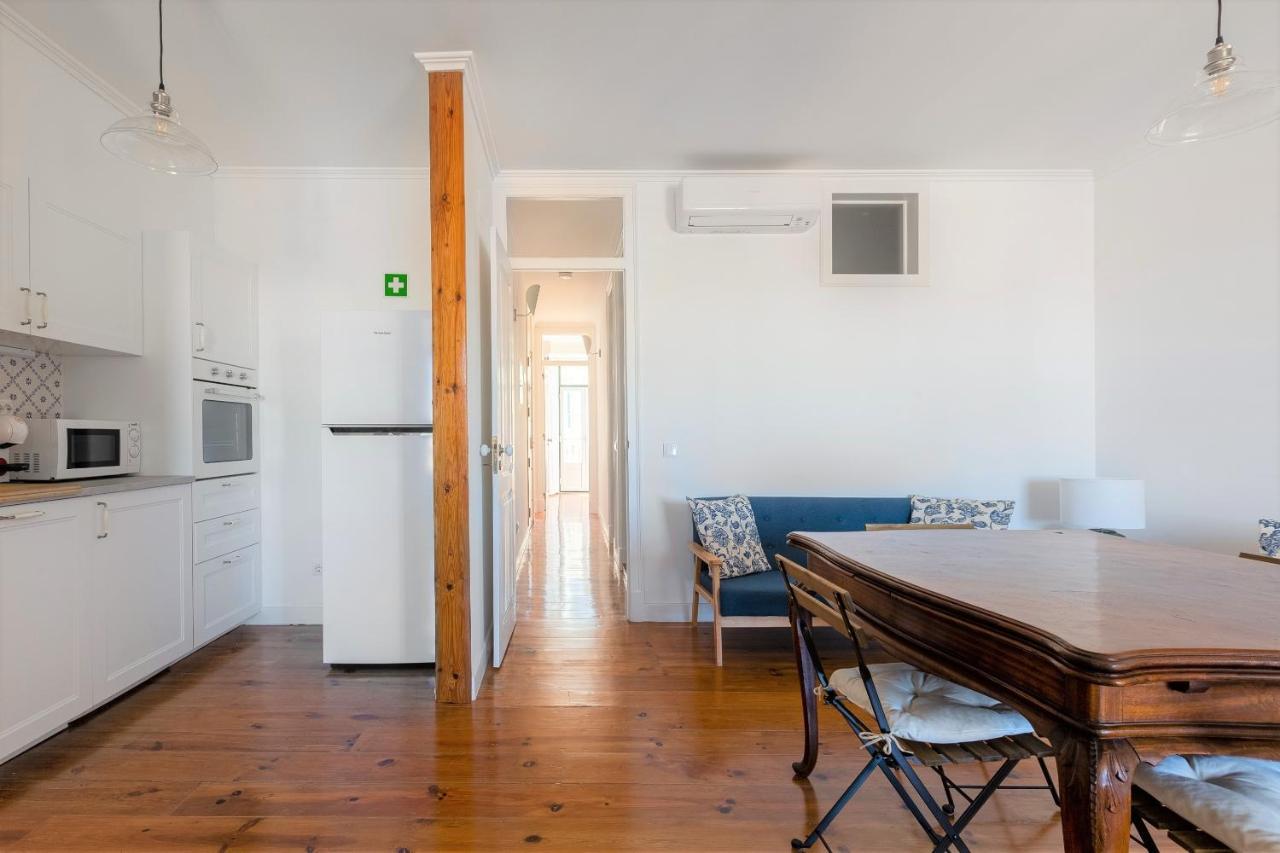White & Blue Vintage Home In Graca Lissabon Buitenkant foto