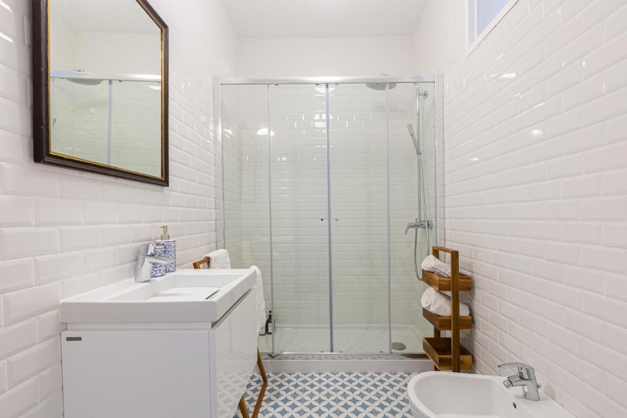 White & Blue Vintage Home In Graca Lissabon Buitenkant foto