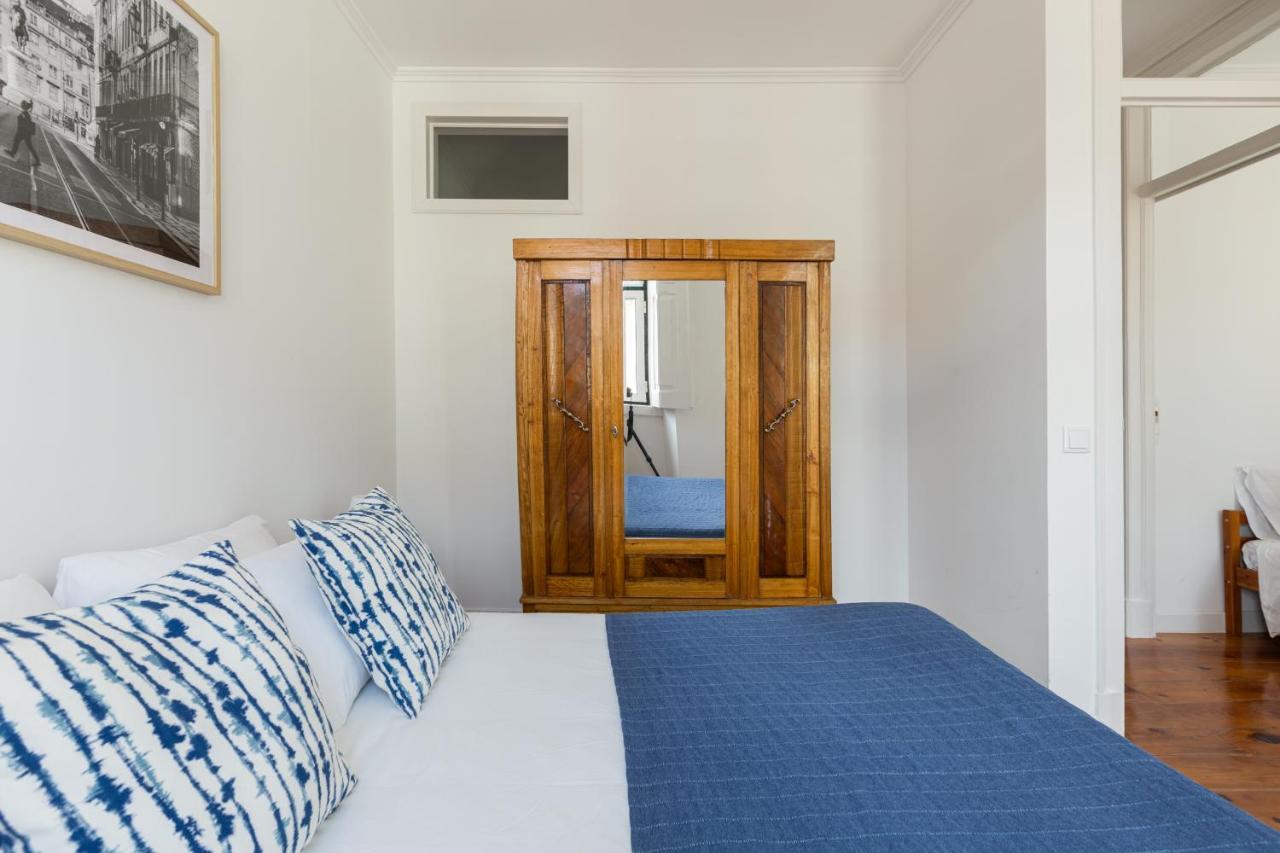 White & Blue Vintage Home In Graca Lissabon Buitenkant foto