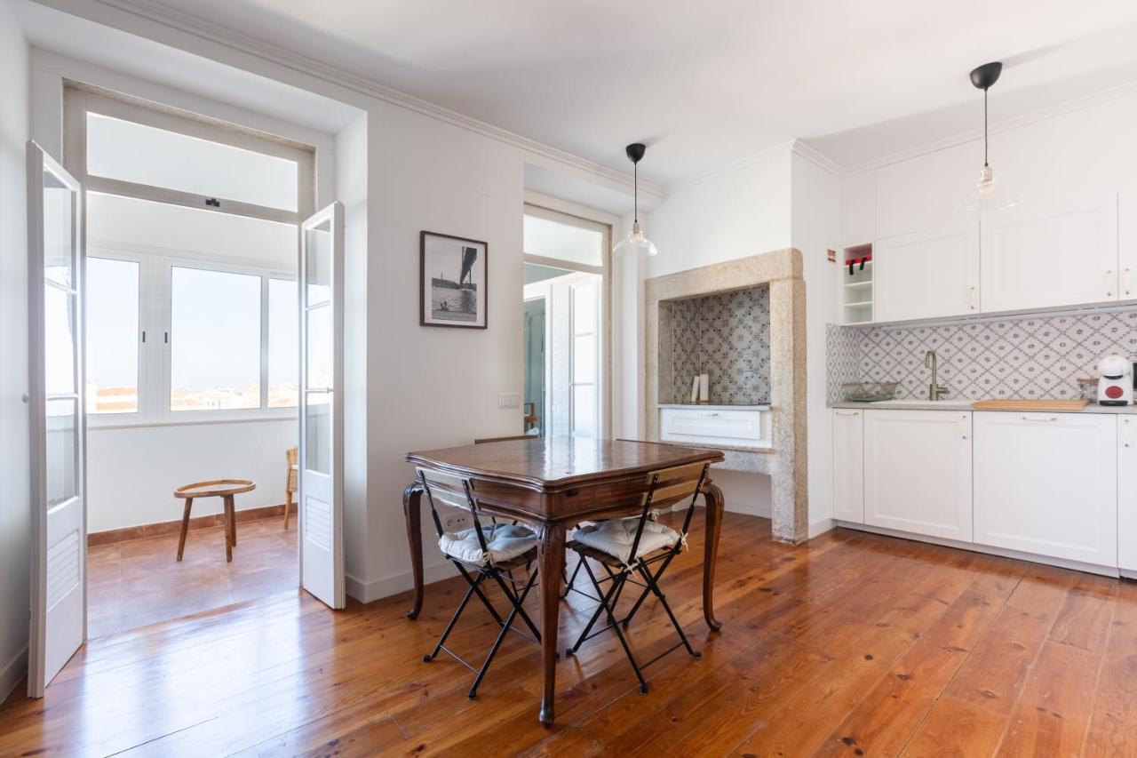 White & Blue Vintage Home In Graca Lissabon Buitenkant foto