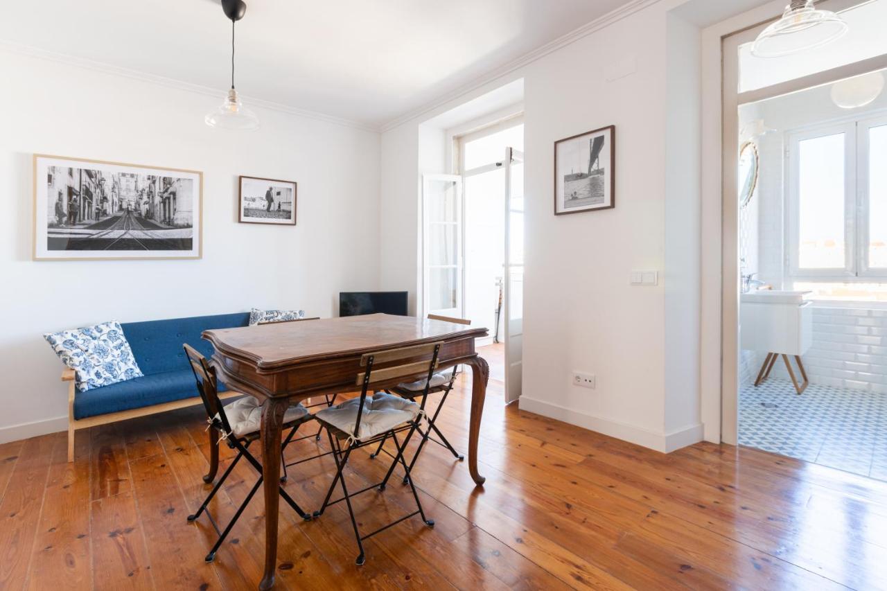 White & Blue Vintage Home In Graca Lissabon Buitenkant foto